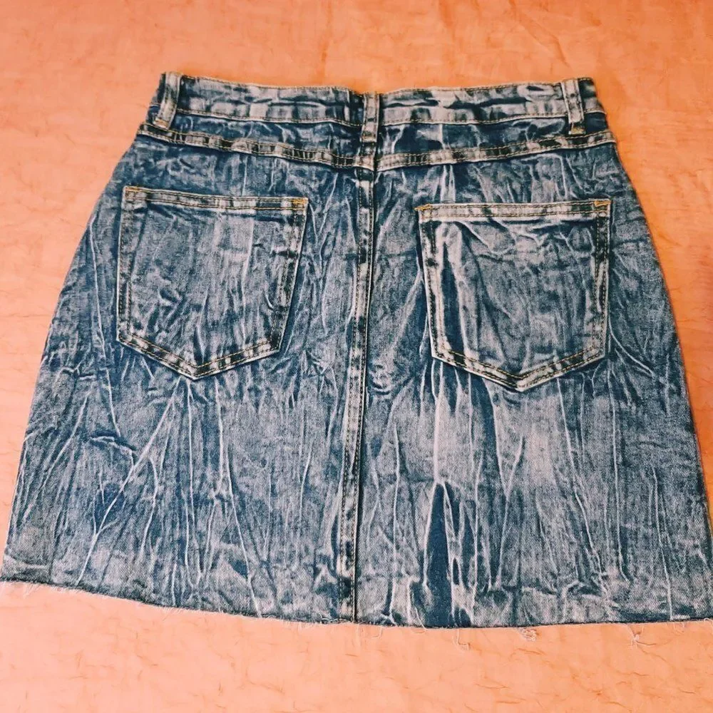 Signature8 Denim Skirt size Medium NWT